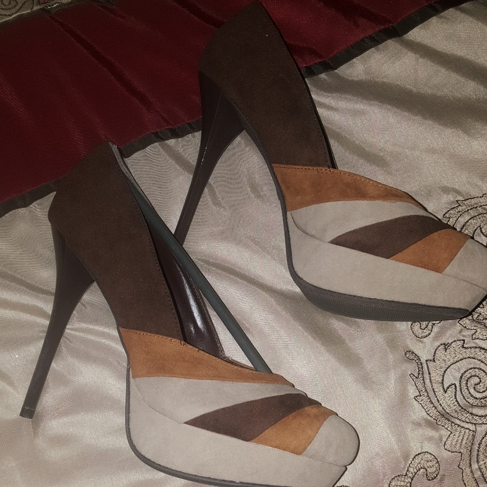 Shoes - Picture 2 of 3